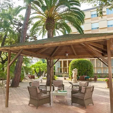 Battelli Only Adults فندق مارينا دي بييتراسانْت